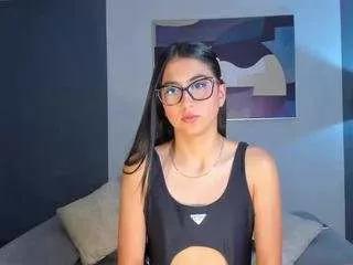 Discover our girls online shows and discover the company of countless livestreamers, with stunning shapes, sex toys and more.
