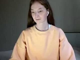 Discover our girls online shows and discover the company of countless livestreamers, with stunning shapes, sex toys and more.