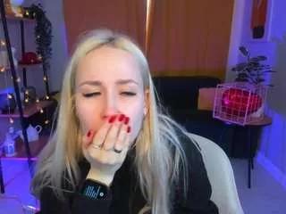 Discover our girls online shows and discover the company of countless livestreamers, with stunning shapes, sex toys and more.