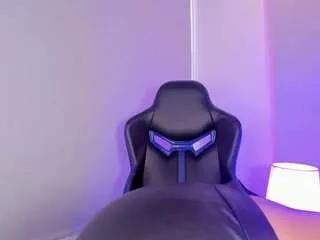 Discover our girls online shows and discover the company of countless livestreamers, with stunning shapes, sex toys and more.