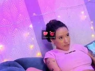 Discover our girls online shows and discover the company of countless livestreamers, with stunning shapes, sex toys and more.