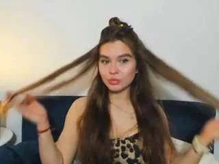 Discover our girls online shows and discover the company of countless livestreamers, with stunning shapes, sex toys and more.