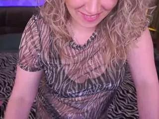 Discover our girls online shows and discover the company of countless livestreamers, with stunning shapes, sex toys and more.
