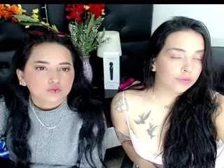 Discover our girls online shows and discover the company of countless livestreamers, with stunning shapes, sex toys and more.