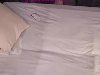 Discover our girls online shows and discover the company of countless livestreamers, with stunning shapes, sex toys and more.