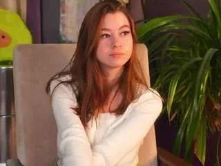 Discover our girls online shows and discover the company of countless livestreamers, with stunning shapes, sex toys and more.
