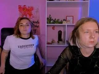 Discover our girls online shows and discover the company of countless livestreamers, with stunning shapes, sex toys and more.