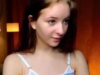 Discover our girls online shows and discover the company of countless livestreamers, with stunning shapes, sex toys and more.