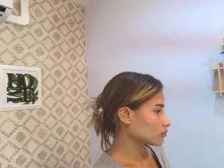Discover our girls online shows and discover the company of countless livestreamers, with stunning shapes, sex toys and more.
