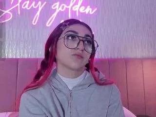 Discover our girls online shows and discover the company of countless livestreamers, with stunning shapes, sex toys and more.