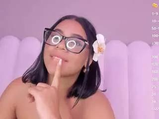 Discover our girls online shows and discover the company of countless livestreamers, with stunning shapes, sex toys and more.