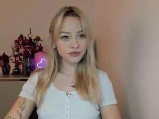 Discover our girls online shows and discover the company of countless livestreamers, with stunning shapes, sex toys and more.