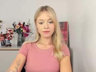 Discover our girls online shows and discover the company of countless livestreamers, with stunning shapes, sex toys and more.