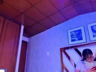 Discover our girls online shows and discover the company of countless livestreamers, with stunning shapes, sex toys and more.