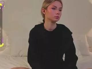 Discover our girls online shows and discover the company of countless livestreamers, with stunning shapes, sex toys and more.
