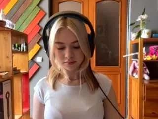 Discover our girls online shows and discover the company of countless livestreamers, with stunning shapes, sex toys and more.