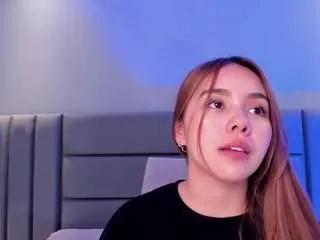 Discover our girls online shows and discover the company of countless livestreamers, with stunning shapes, sex toys and more.