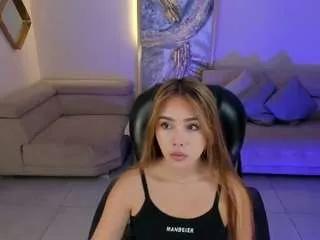 Discover our girls online shows and discover the company of countless livestreamers, with stunning shapes, sex toys and more.