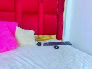 Discover our girls online shows and discover the company of countless livestreamers, with stunning shapes, sex toys and more.