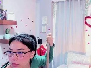 Discover our girls online shows and discover the company of countless livestreamers, with stunning shapes, sex toys and more.