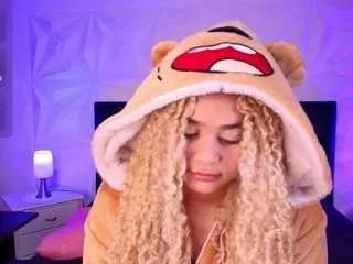 curly-marshall from CamSoda is Freechat