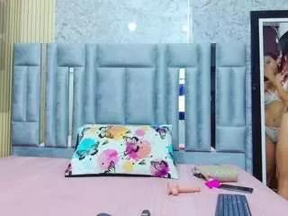 cutepetitee from CamSoda is Freechat