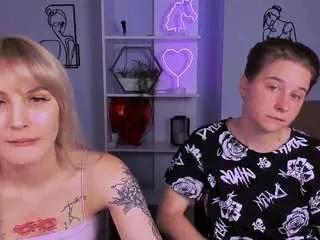 Discover our girls online shows and discover the company of countless livestreamers, with stunning shapes, sex toys and more.