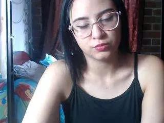 Discover our girls online shows and discover the company of countless livestreamers, with stunning shapes, sex toys and more.