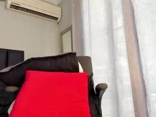 Discover our girls online shows and discover the company of countless livestreamers, with stunning shapes, sex toys and more.