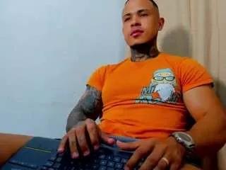 Discover our girls online shows and discover the company of countless livestreamers, with stunning shapes, sex toys and more.