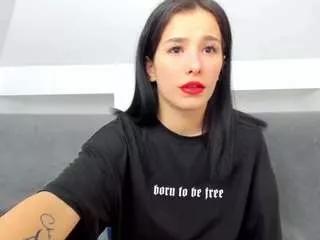 Discover our girls online shows and discover the company of countless livestreamers, with stunning shapes, sex toys and more.