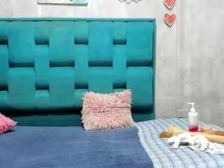 Discover our girls online shows and discover the company of countless livestreamers, with stunning shapes, sex toys and more.
