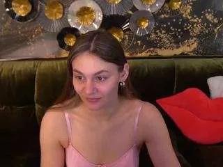 Discover our girls online shows and discover the company of countless livestreamers, with stunning shapes, sex toys and more.