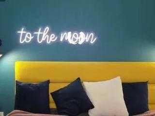 Discover our girls online shows and discover the company of countless livestreamers, with stunning shapes, sex toys and more.