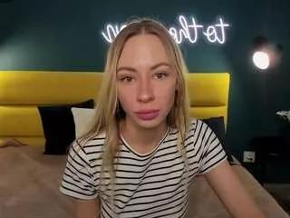 Discover our girls online shows and discover the company of countless livestreamers, with stunning shapes, sex toys and more.