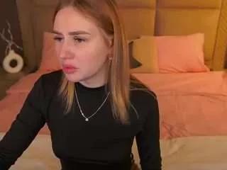 Discover our girls online shows and discover the company of countless livestreamers, with stunning shapes, sex toys and more.