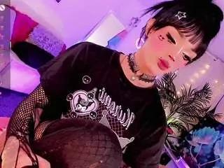 Discover our girls online shows and discover the company of countless livestreamers, with stunning shapes, sex toys and more.