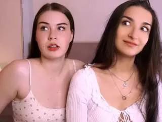Discover our girls online shows and discover the company of countless livestreamers, with stunning shapes, sex toys and more.
