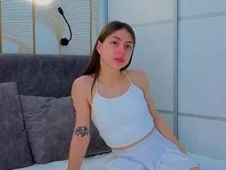 Discover our girls online shows and discover the company of countless livestreamers, with stunning shapes, sex toys and more.