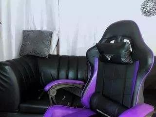 Discover our girls online shows and discover the company of countless livestreamers, with stunning shapes, sex toys and more.