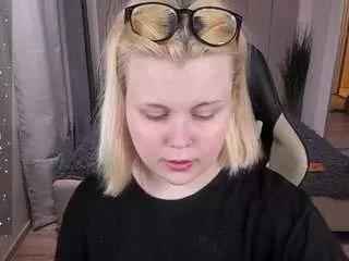 elielee from CamSoda