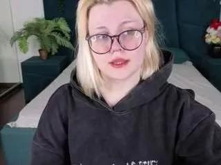 elielee from CamSoda