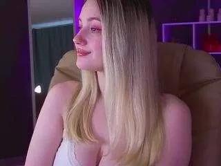 Discover our girls online shows and discover the company of countless livestreamers, with stunning shapes, sex toys and more.