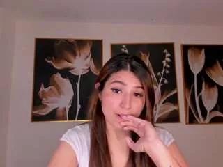 Discover our girls online shows and discover the company of countless livestreamers, with stunning shapes, sex toys and more.