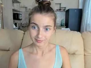 Discover our girls online shows and discover the company of countless livestreamers, with stunning shapes, sex toys and more.