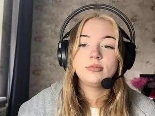 ellakim from CamSoda