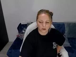 Discover our girls online shows and discover the company of countless livestreamers, with stunning shapes, sex toys and more.