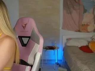ellyary from CamSoda
