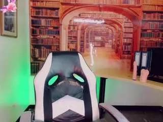 emeli-roushot from CamSoda
