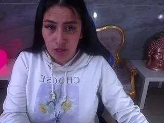 Discover our girls online shows and discover the company of countless livestreamers, with stunning shapes, sex toys and more.